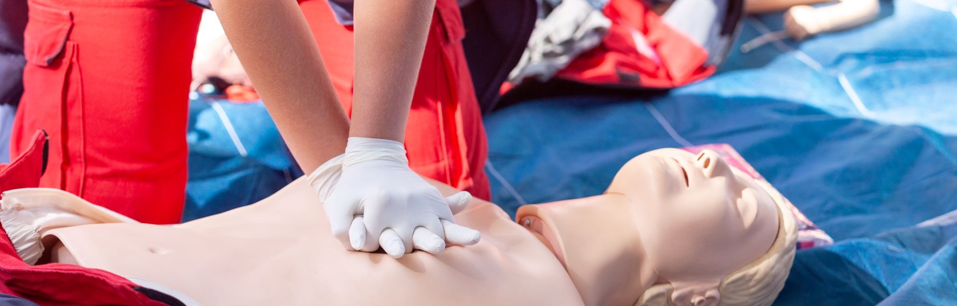 student doing CPR on model